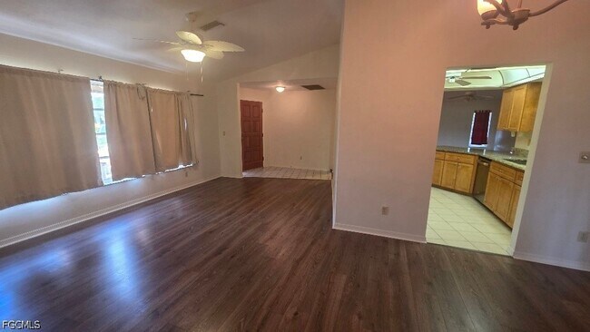 Photo - 137 Dania Cir
