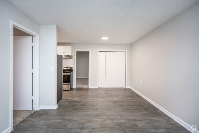 2BR, 2BA - 840SF - Living Room