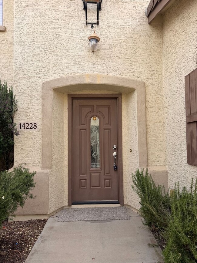 Building Photo - Community pool and a low maintenance yard