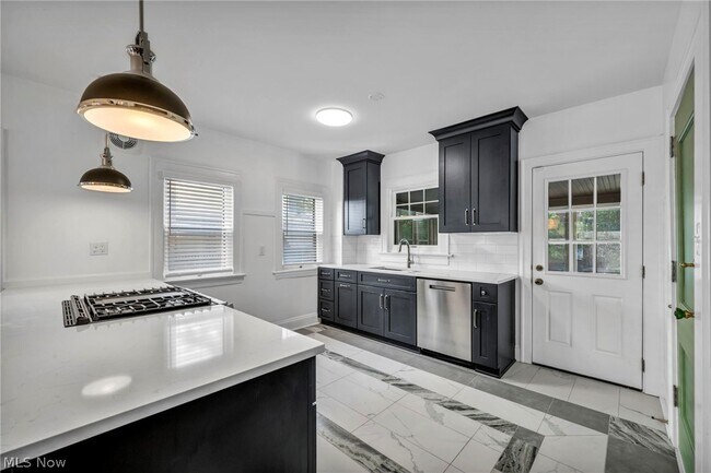Photo - 2135 Coventry Rd Unidad down