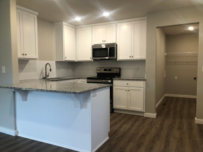 Photo - 1411 W Pebblebrooke Dr