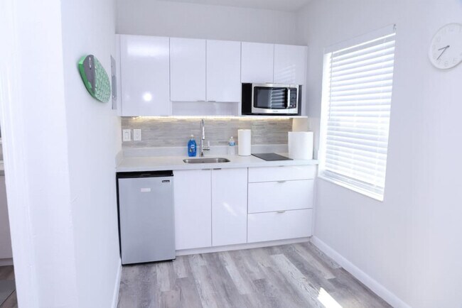 1109 Douglas Rd Unit SI ID1056522P