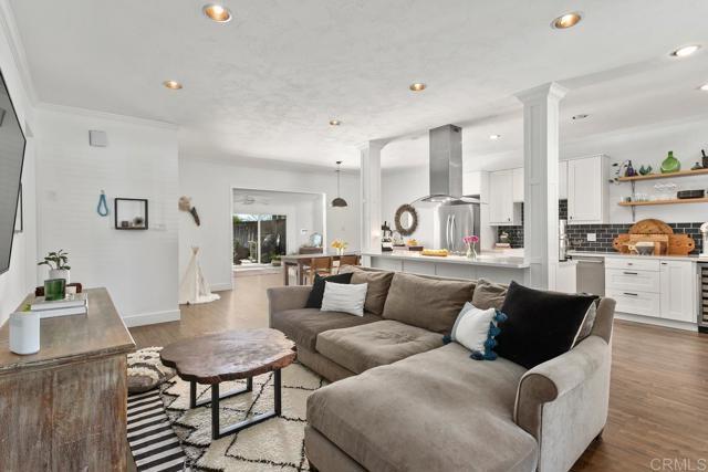 Photo - 2203 Levante St