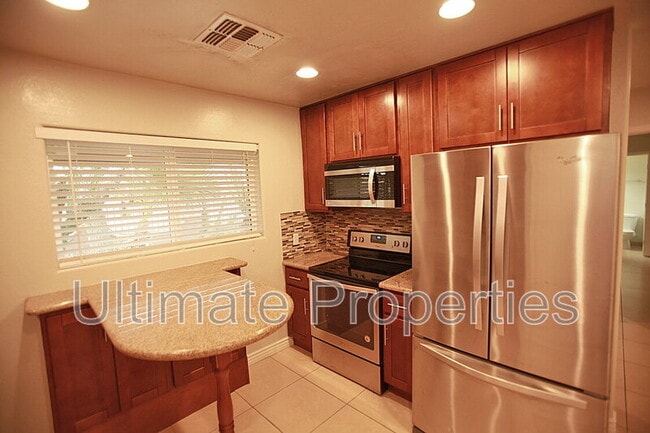 Photo - 1003 W Howe St