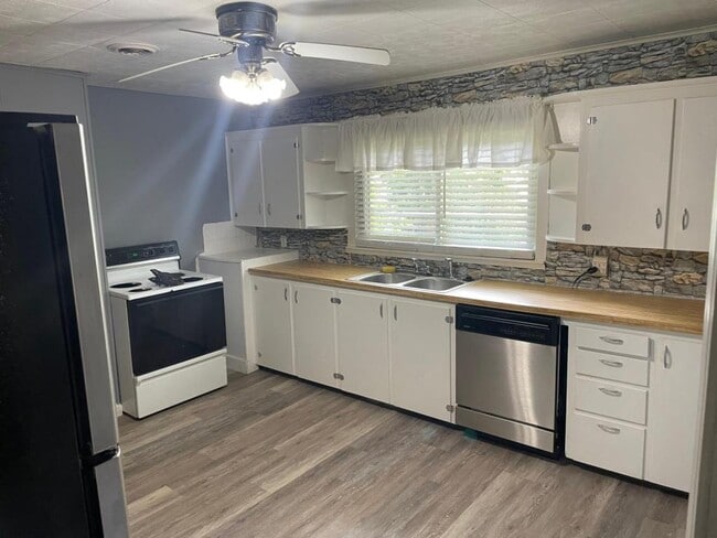 Photo - 525 Meadowbrook Ave