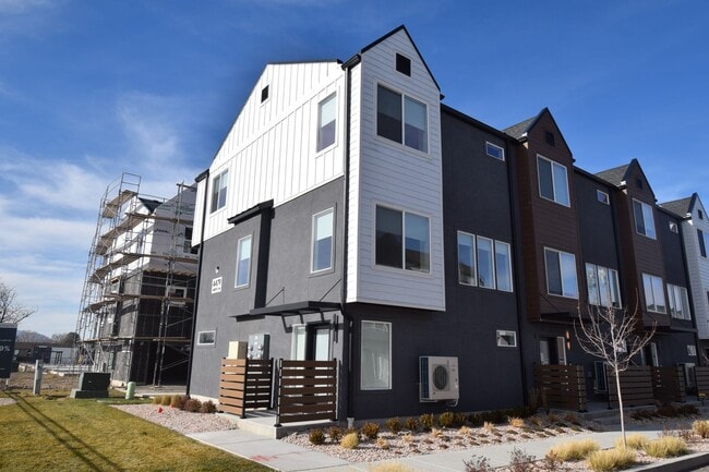 Building Photo - BRAND NEW 2 Bedroom Home in Millcreek!!