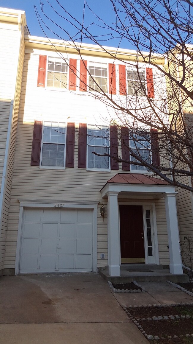 Principal - 2427 Clover Field Cir