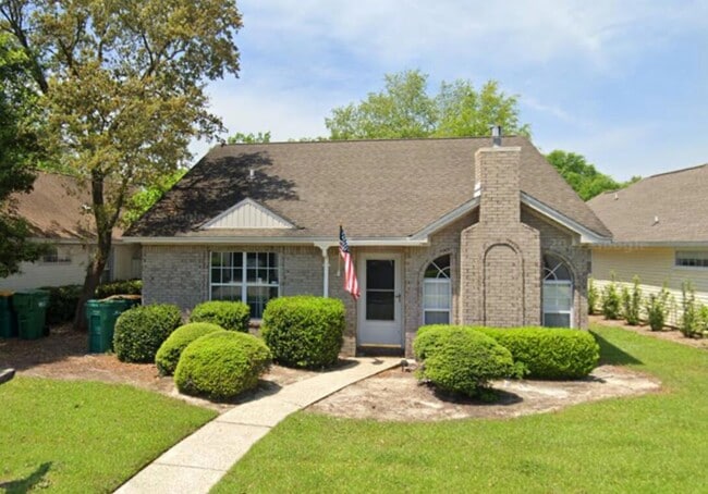 Building Photo - 243 Parkwood Cir Rental