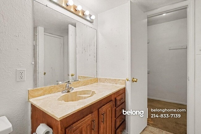 Photo - 232 Shady Ln Dr