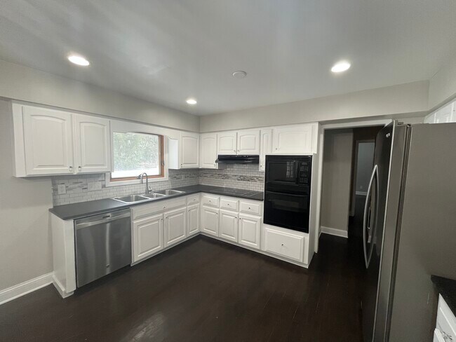 Photo - 146 Clairhaven Dr