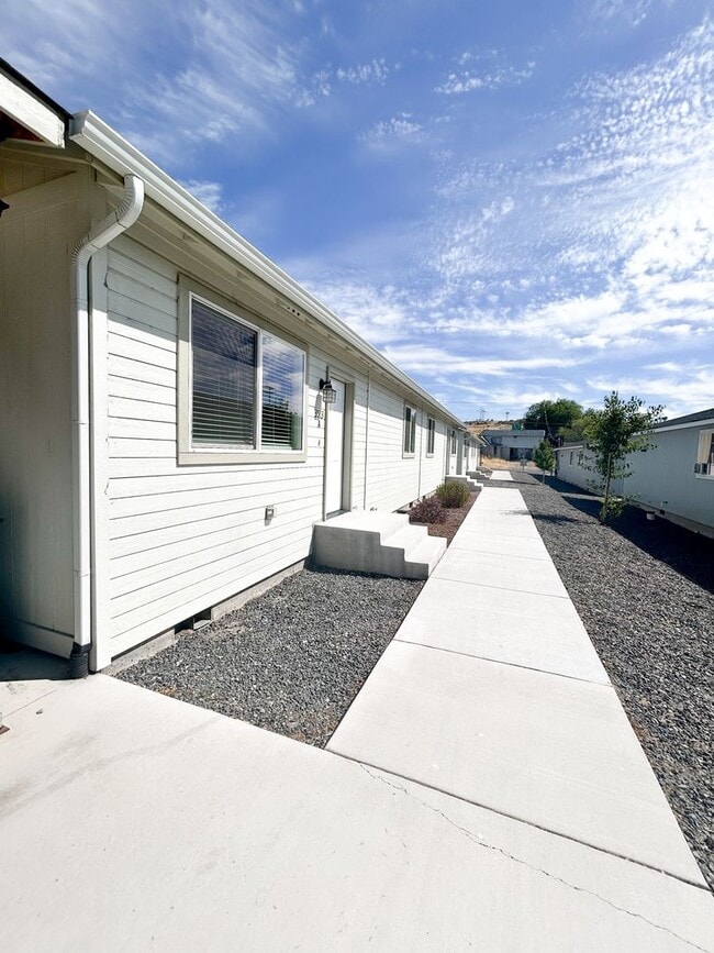 Building Photo - 3513 Chelsea St Unit Chelsea St A