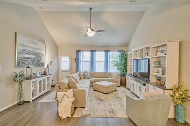 Building Photo - 2651 Hoffman Ln