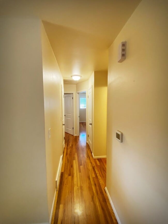 Building Photo - Centrally located home