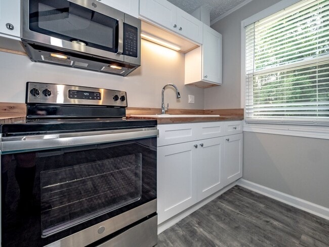 Photo - NEWLY RENOVATED DUPLEX UNIT Unit 12 Country Squire Court B