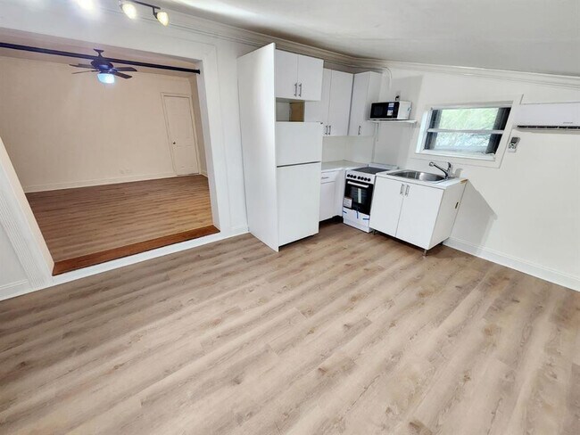 Photo - 701 SW 68th Terrace