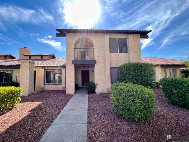 Building Photo - 2045 S 14th Ave Unit 2