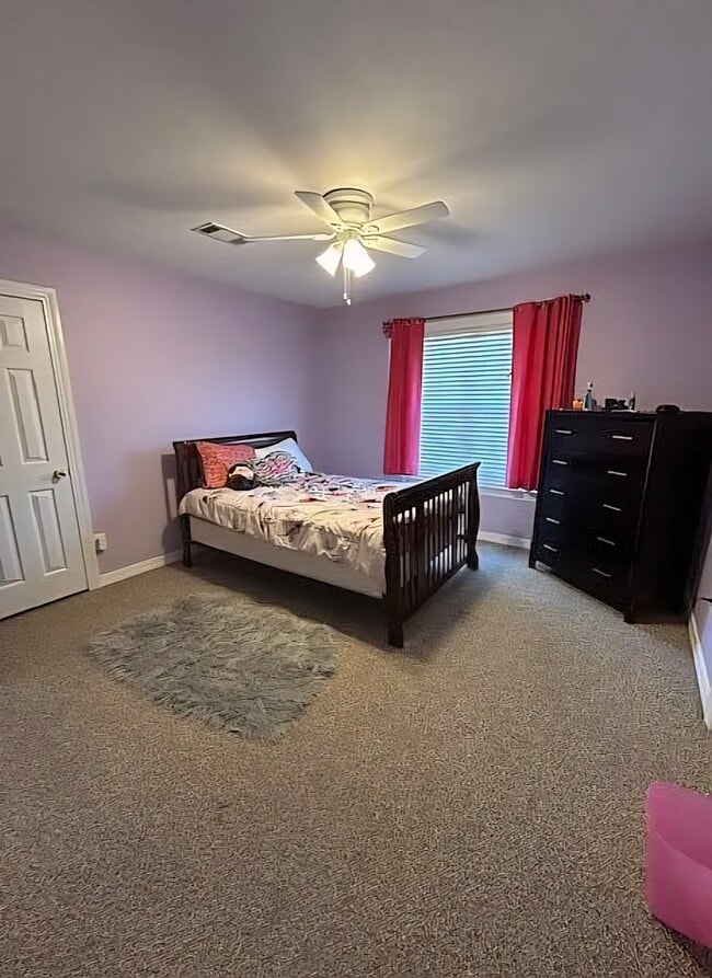 Room 2 - 529 Wooten Cv