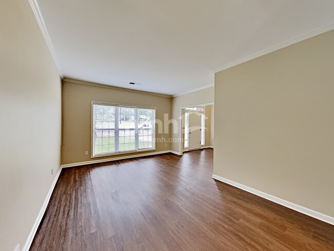 Photo - 1664 Crittenden Ln