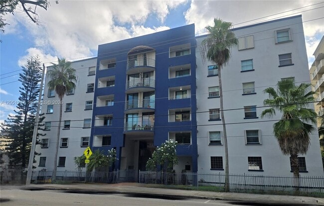 Building Photo - 546 SW 1st St Unit 607