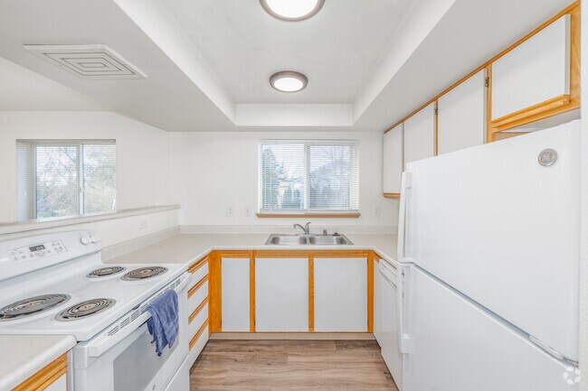 2BR, 2BA - 1,012SF - Kitchen - Willow Park Apartments