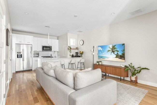 Photo - 1262 Yates St