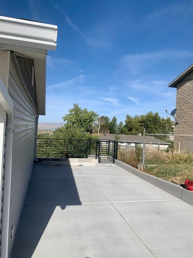 Photo - 1471 N 400 E