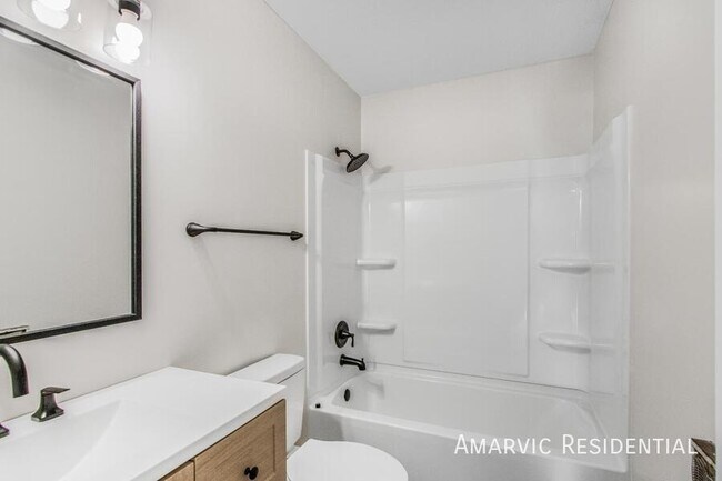 Photo - 2048 Godwin Ln