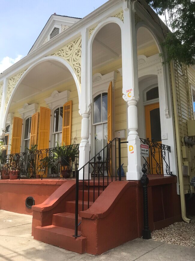 Entrance; Porch - 3821 Dauphine St Unit Apt C