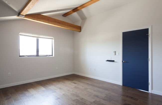 Photo - Dee Jay Student Housing