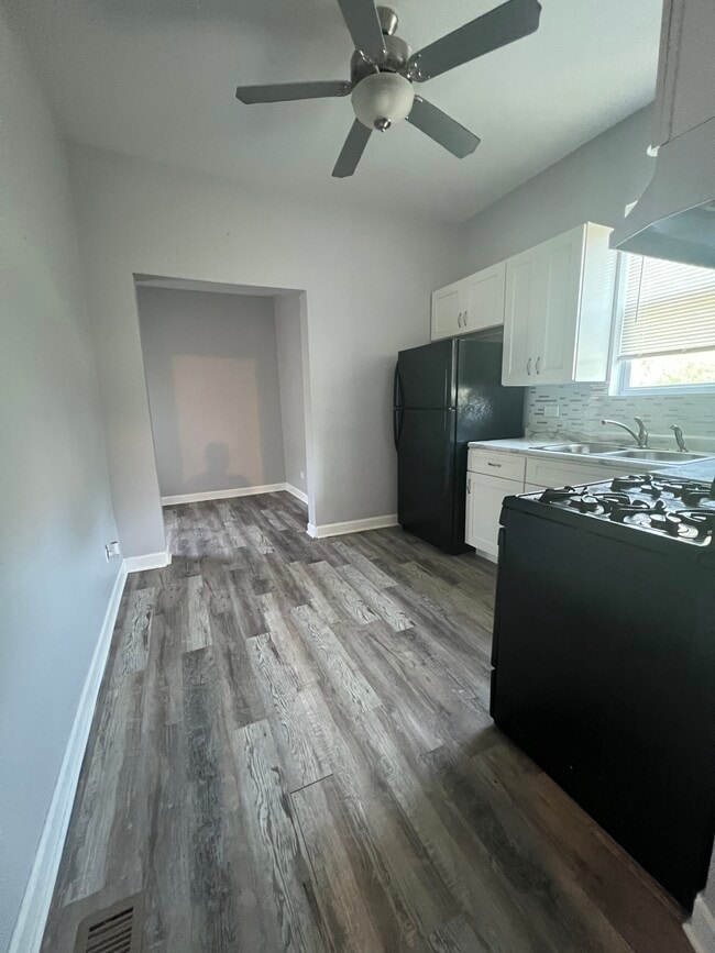 Building Photo - 8632 S Sangamon St Unit 1 Rental