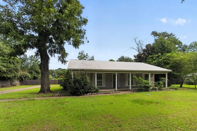 Photo - 3017 Airport Rd