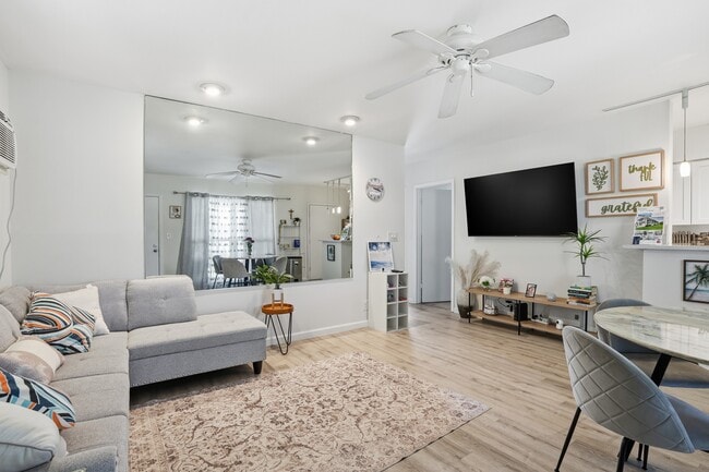 Building Photo - 235 Seaview Ct Unit E6