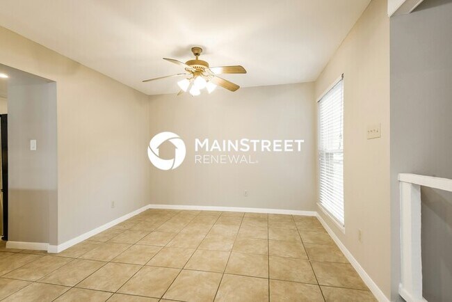 Photo - 4 Bedroom Pet-Friendly Home in Houston, TX with Main Street Renewal