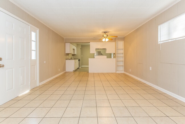 Photo - 304 Beard St SW