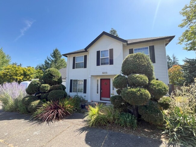 Stylish 3-Bedroom Home with Spacious Layou... - Stylish 3-Bedroom Home with Spacious Layou...