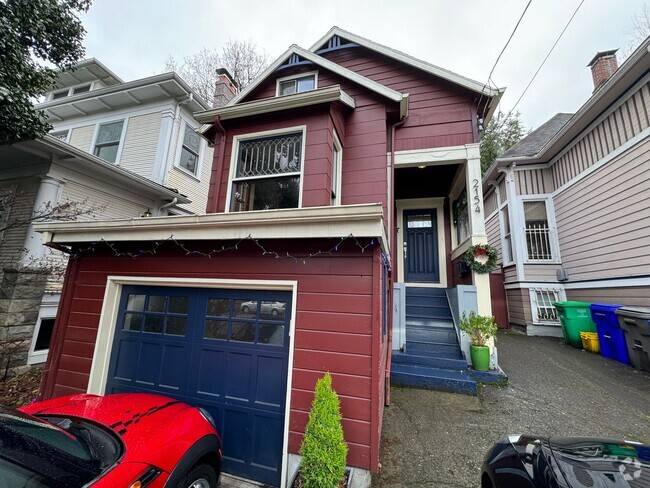 Building Photo - 2154 NW Everett St Rental