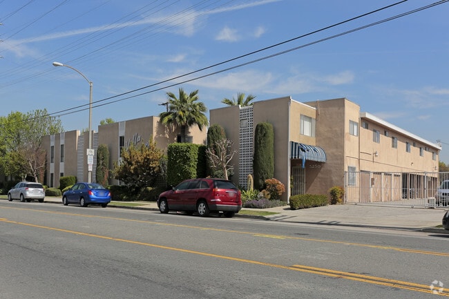 Building Photo - Villa Capri