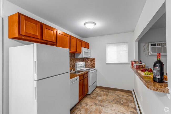 1BR, 1BA - 700SF - Kitchen