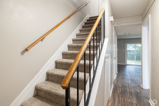 2BR, 1.5BA - 1025SF