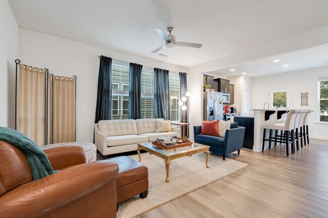 Photo - Stylish and Spacious 3 Bedroom, 2.5 Bathro...