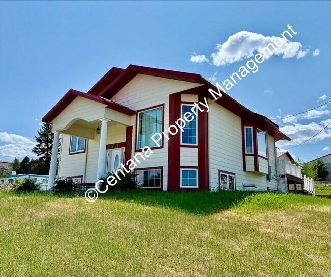 Photo - Beautiful home on the outskirts of town!