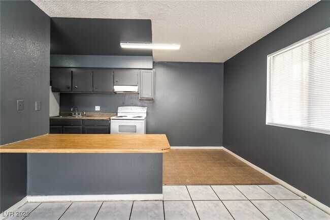 Photo - 833 N Bruce St