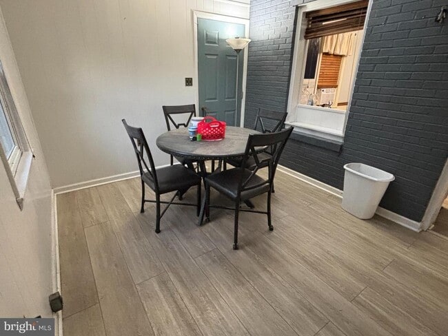 Photo - 22 E Pine St