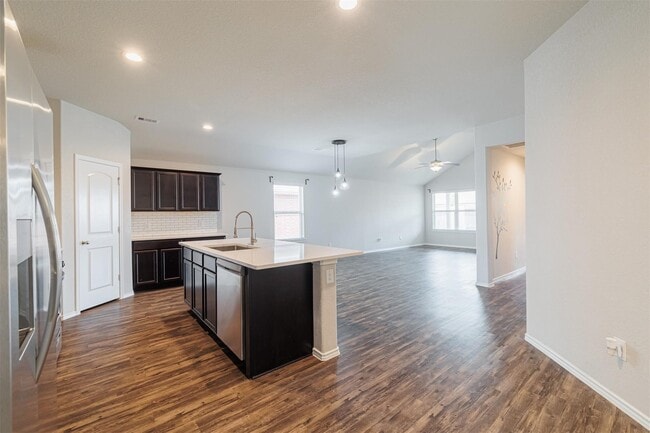 Photo - 6102 Lilly Belle St