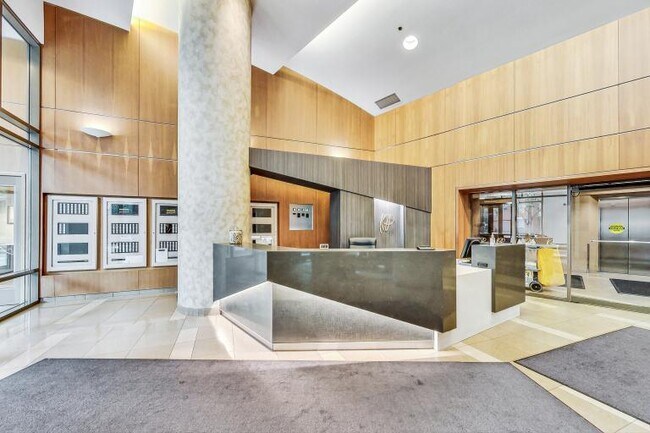 Photo - 501 N Clinton St Unidad 2304