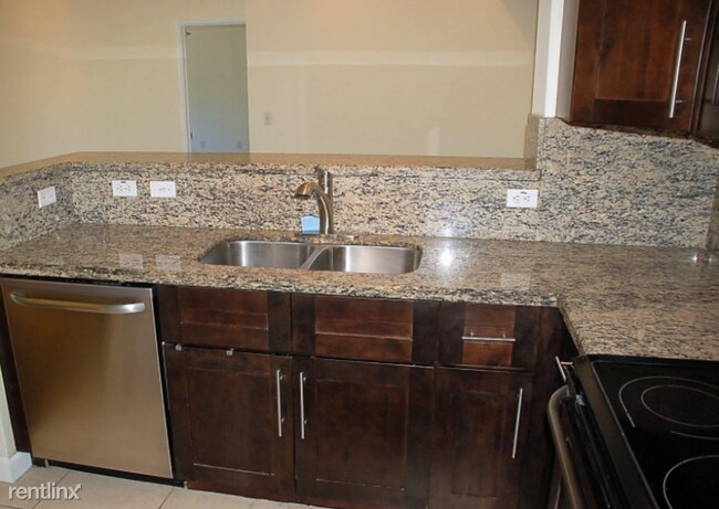 Photo - 2 br, 2 bath Condo - 520 SW 111th Ave