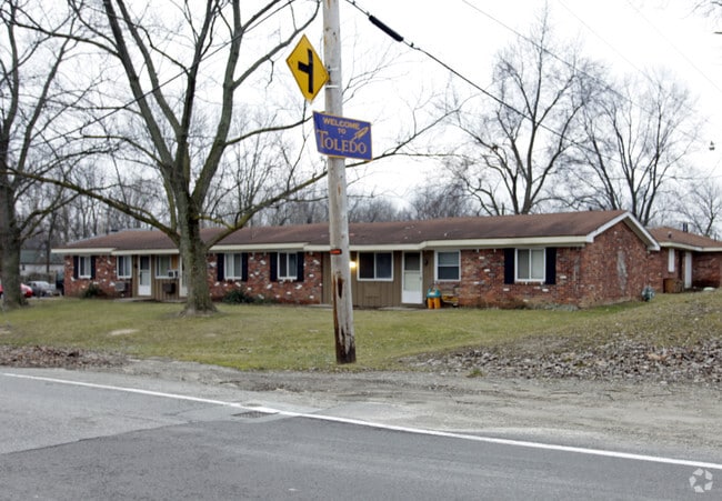 Hillview Apartments