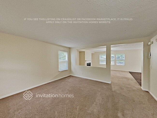 Photo - 414 Waterbury Way