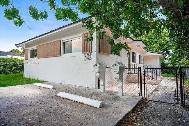Building Photo - 10767 NE 2nd Ave Unit 1 Rental