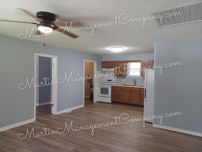 Photo - 109 E Clay St